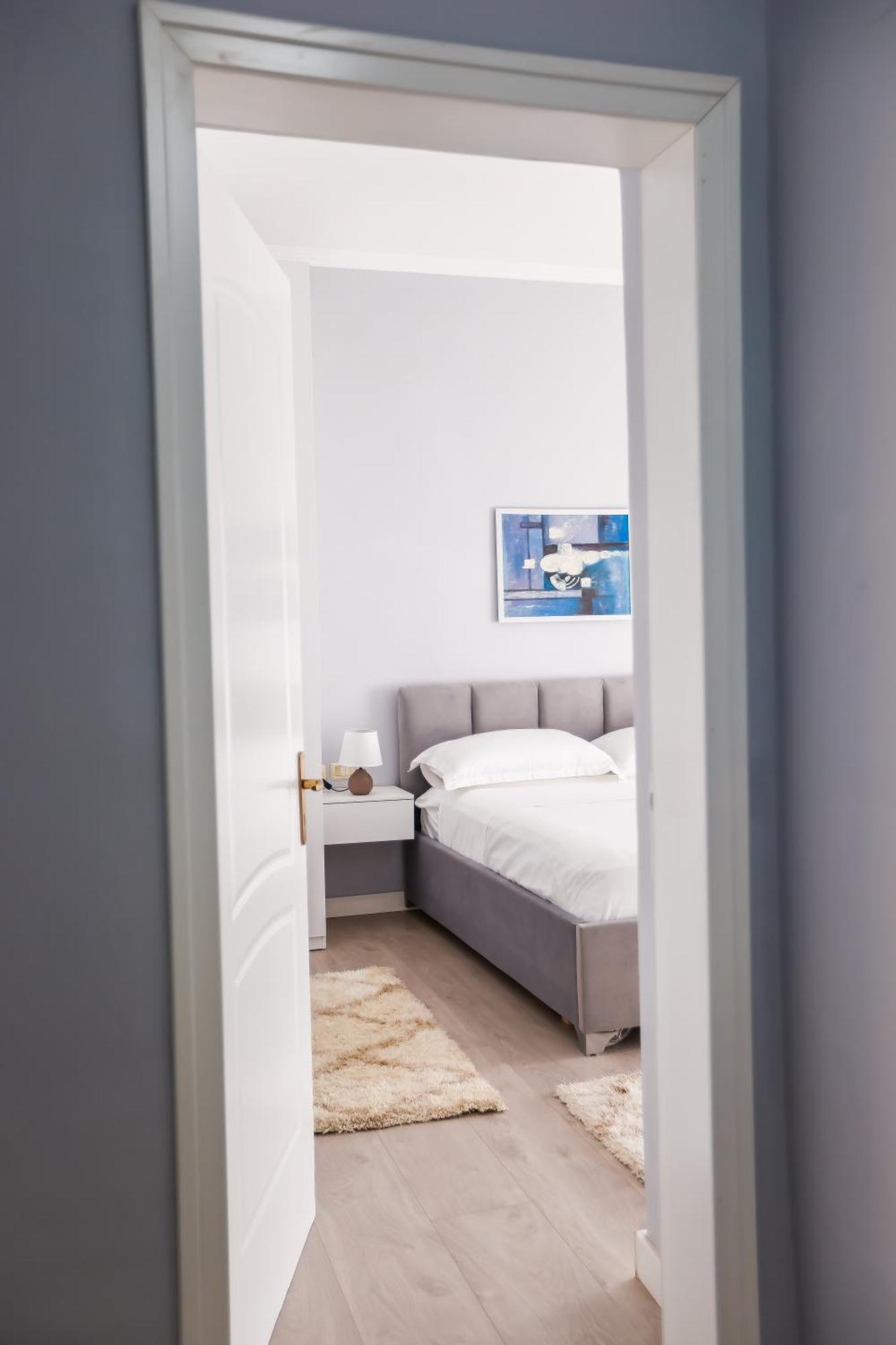 Viewpoint Central Apartment Тирана Экстерьер фото